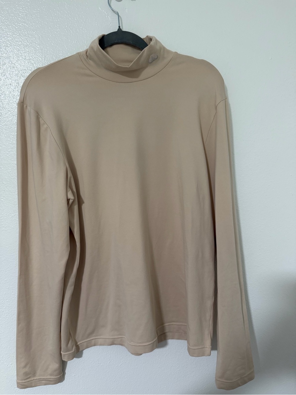 ALO Yoga Long Sleeve Mock Neck Top - Taupe